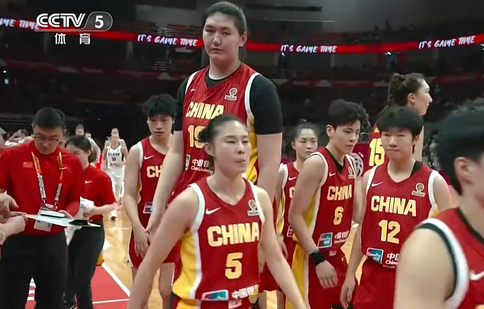 开云-中国女篮10分险胜!直通世界杯,产生3个不可思议,宫鲁鸣遭质疑